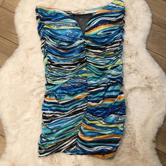 Shoulder less party dress - Picture 1 of 3